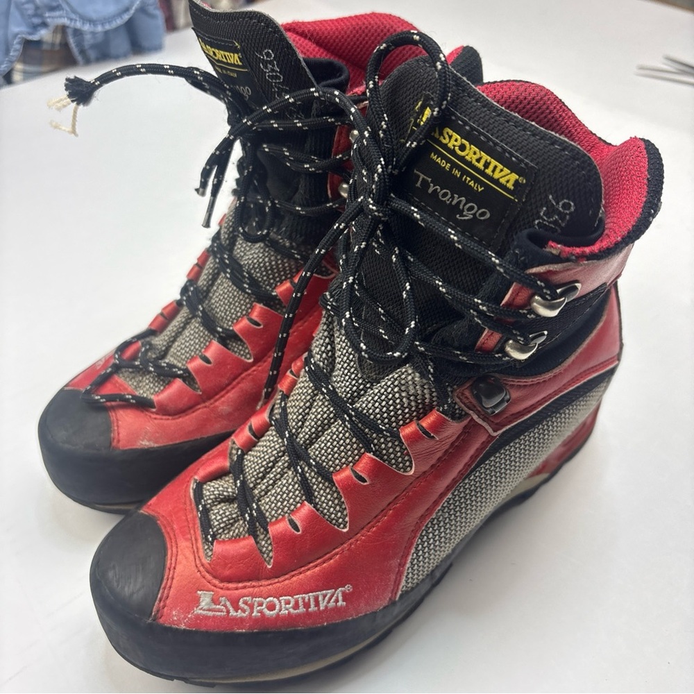 La Sportiva Size 39 Boots Trango 93045 Red Black Hiking Climbing Outdoor Lace Up